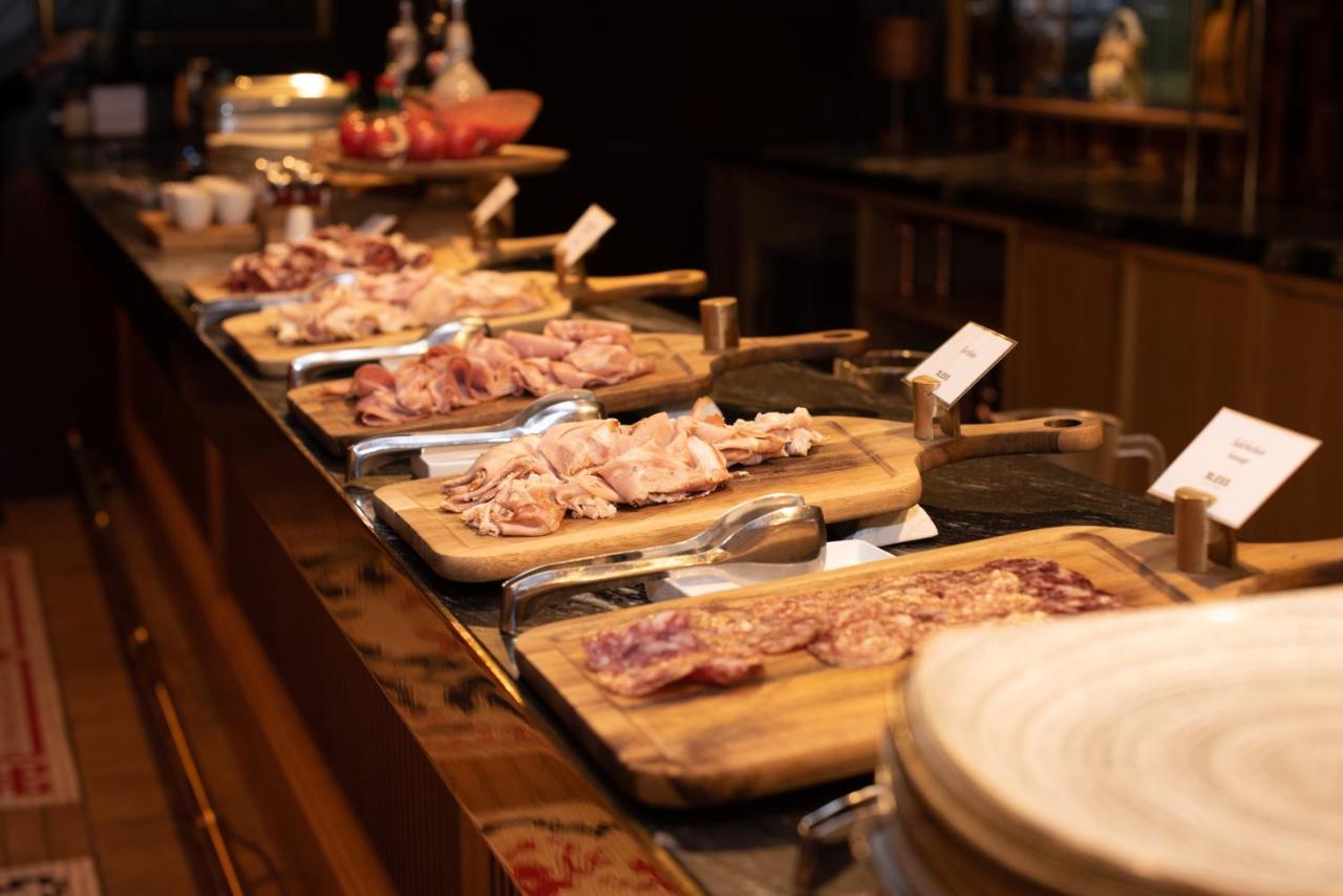 Bless Hotel Madrid - The Leading Hotels Of The World Экстерьер фото A buffet at a restaurant